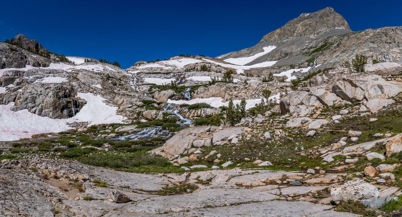 Alpine scenery of the John Muir Trail in Kings Canyon National Park