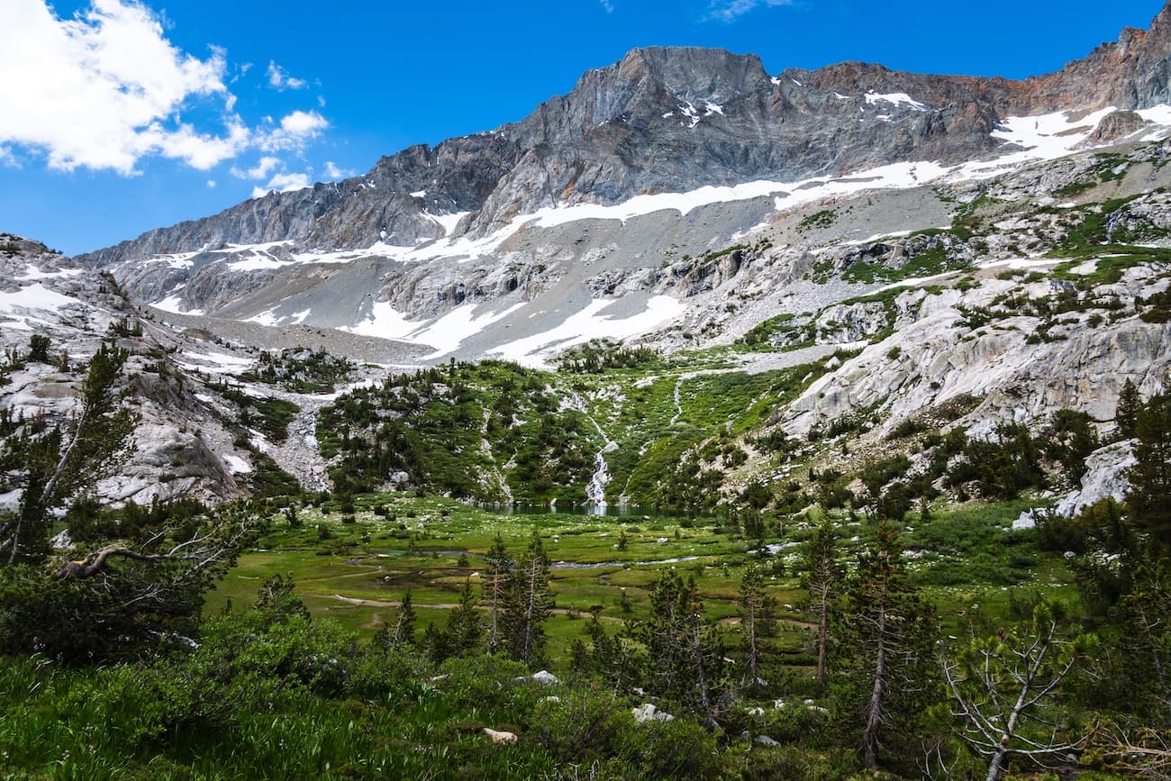 Beautiful alpine meadow along the John Muir Trail in Kings Canyon National Park