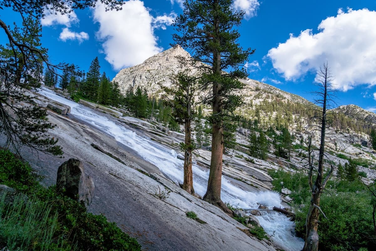 Trailside views of the canyon above the Middle Fork Kings River in Kings Canyon National Park